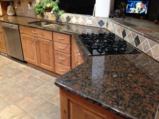Đá Granite Nâu Có Tốt Không? Nên Dùng Cho Hạng Mục Nào?