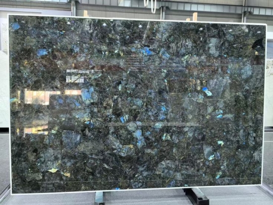Đá Thạch Anh Tự Nhiên Làm Bếp Có Tốt Không? Cách Chọn Quartzite Cho Bàn Bếp