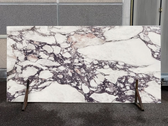 Đá Nung Kết Và Quartz Nhân Tạo Khác Nhau Thế Nào? Nên Chọn Loại Nào Cho Bàn Bếp?