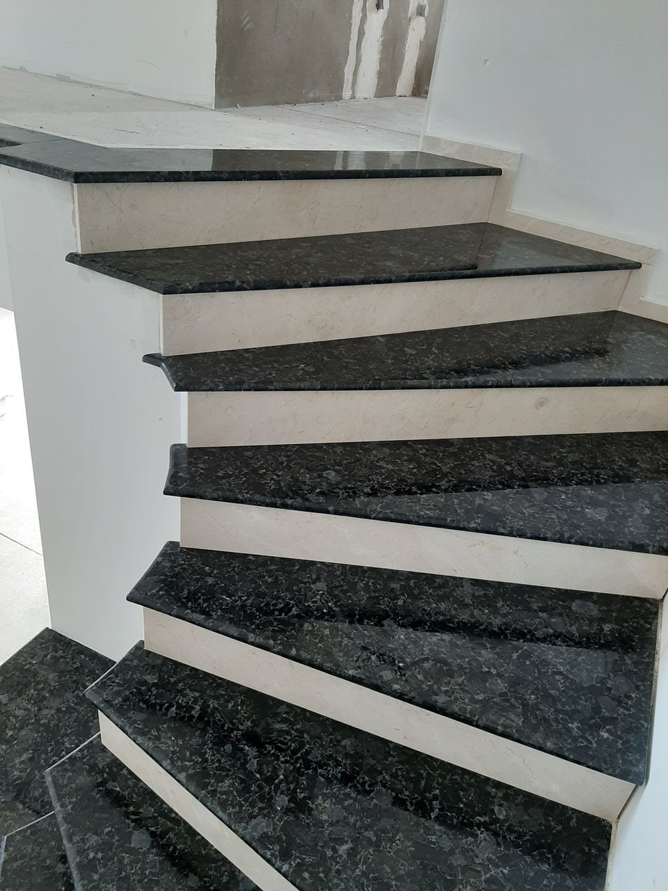 Đá granite cầu thang có tốt không cho nhà phố biệt thự