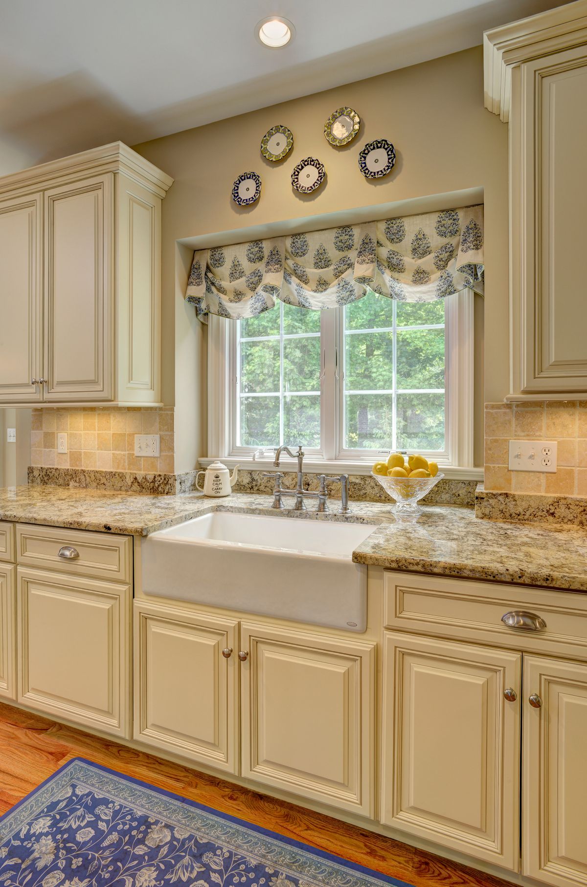 Ưu điểm đá granite vàng cho cầu thang mặt tiền lát sàn