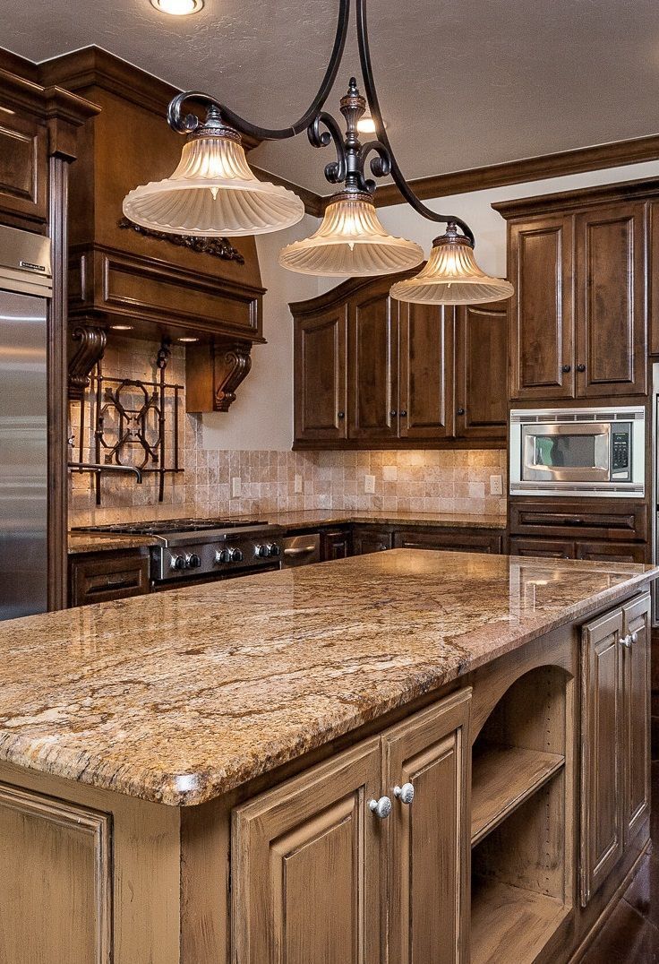 Ứng dụng đá granite vàng cho cầu thang mặt tiền lát sàn bàn bếp