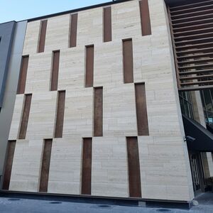 Công trình đá tự nhiên hoàn thiện bởi đơn vị thi công uy tín