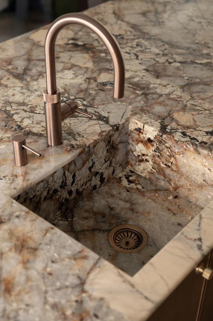 Giá đá granite bàn bếp phụ thuộc vào kích thước mặt bếp
