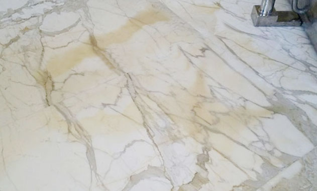 Nguyên nhân đá granite bị thấm nước bị ố vàng