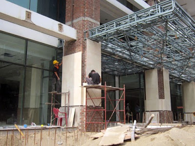Kinh nghiệm thi công đá ốp mặt tiền không bong tróc không thấm