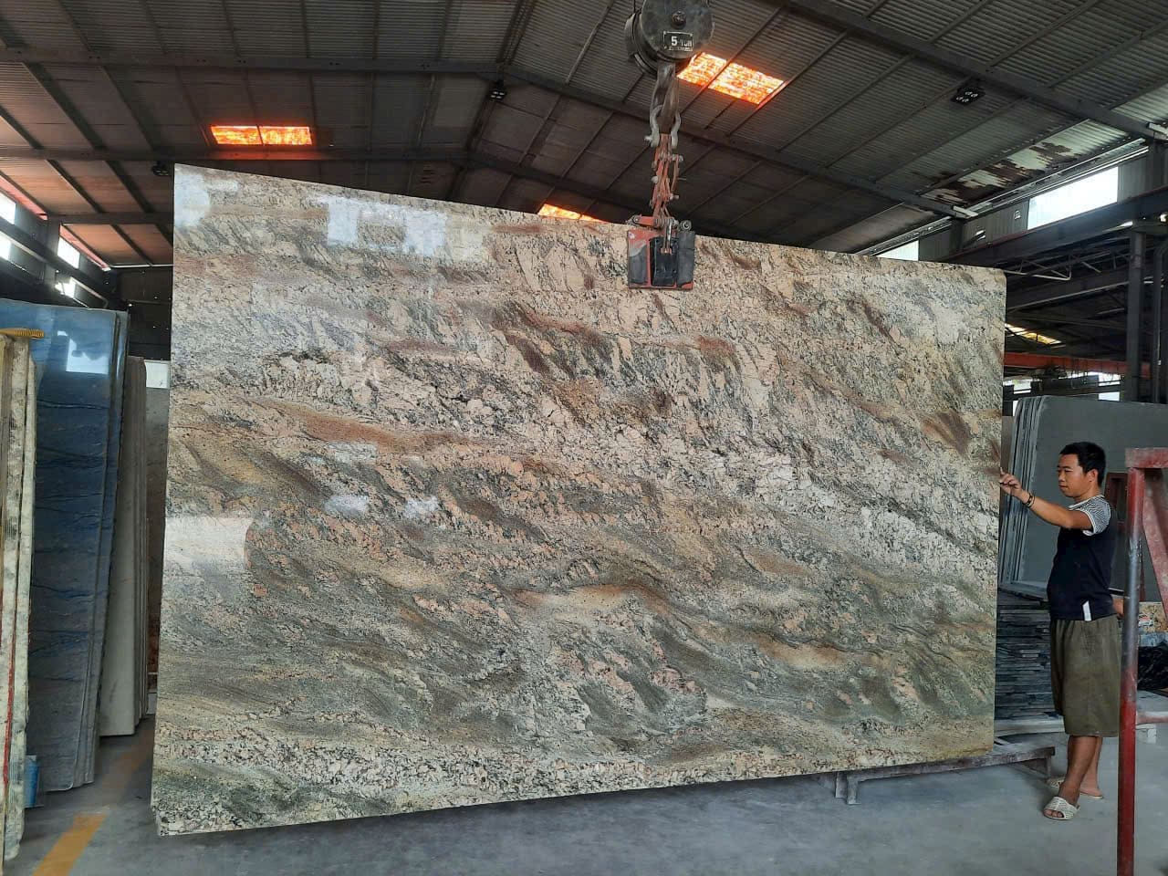 Tấm đá Granite River Bordeaux nhập khẩu Brazil sử dụng cho biệt thự An Khánh