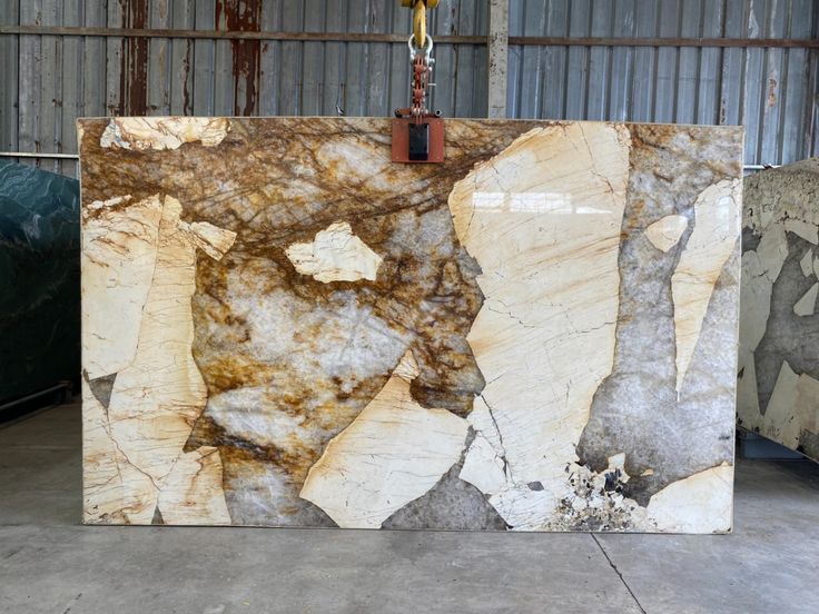 Đá Quartzite nâu vàng tự nhiên với gam màu ấm