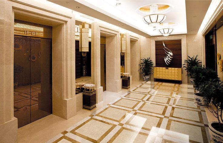 Thi công lắp đặt và căn chỉnh đá ốp thang máy tại công trình